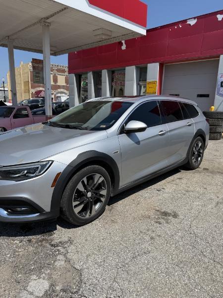 buick regal tourx 2018 W04GV8SX8J1094241 image buick regal tourx 2018 W04GV8SX8J1094241 image